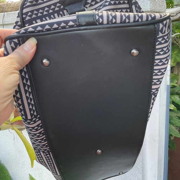 Manaola Lexus Limited Edition Travel Bag & Matching Pouch NWT - Picture 4 of 10